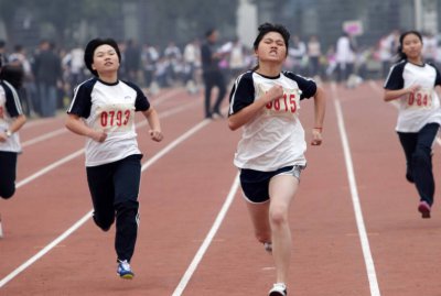 ​女生跑八百米省力技巧（体育老师公认的省力跑法）