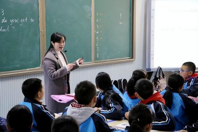 ​小学老师学历高还是初中老师学历高（小学老师需要什么学历）