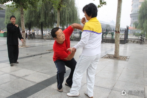 女气功大师隔空打人视频,女气功大师闫芳真实照片本文共（878字）