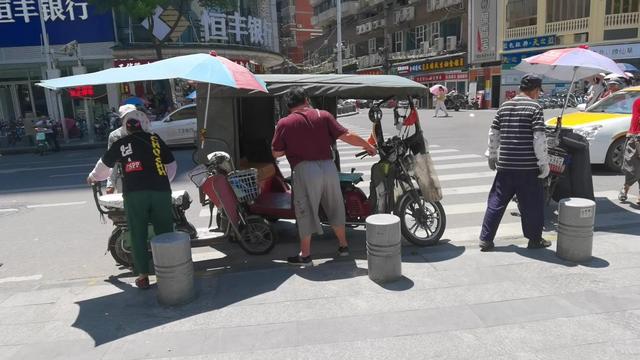 汉正街品牌服饰批发广场位置（看品牌服饰批发广场别样的景致）(15)