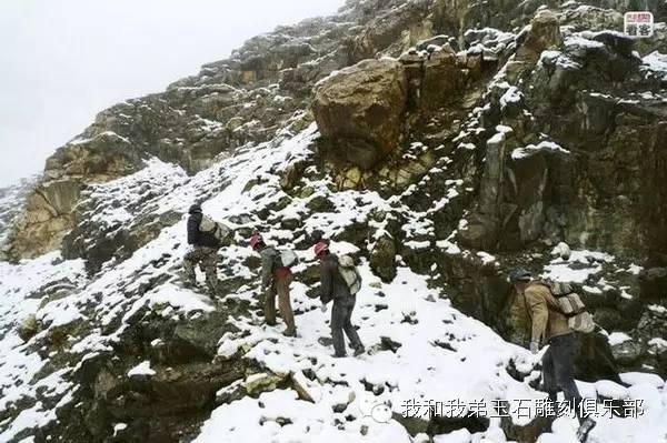 和田玉原石怎么辨别山料和籽料（和田玉中的山料）(1)