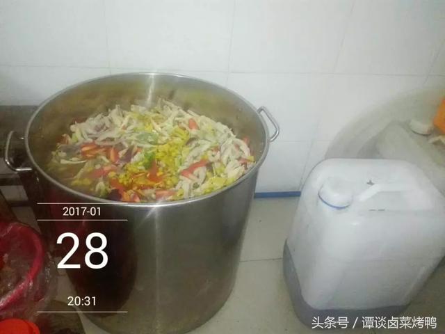 泡鸡爪的家常做法（泡椒凤爪做法）(1)