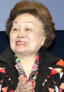 ​她嫁给美国将军，独闯美国政坛40年，首位进入白宫的华人-陈香梅