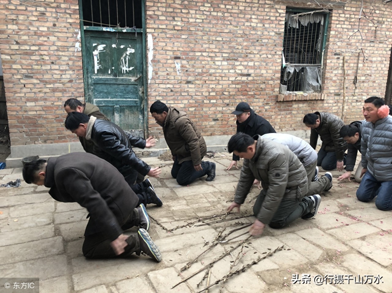 实拍山东农村磕头拜年习俗，流传几百年的老传统