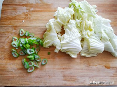 ​白菜面条的神仙吃法（酱香白菜炝锅面，口味独特香味浓郁，素面精品，加点姜蒜