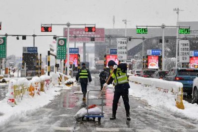 ​受降雪及路面结冰影响，山西安徽等多地关闭收费站1076个