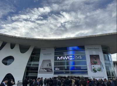 ​暴走3万步看透MWC ：国产品牌占C位，AI硬件浪潮澎湃