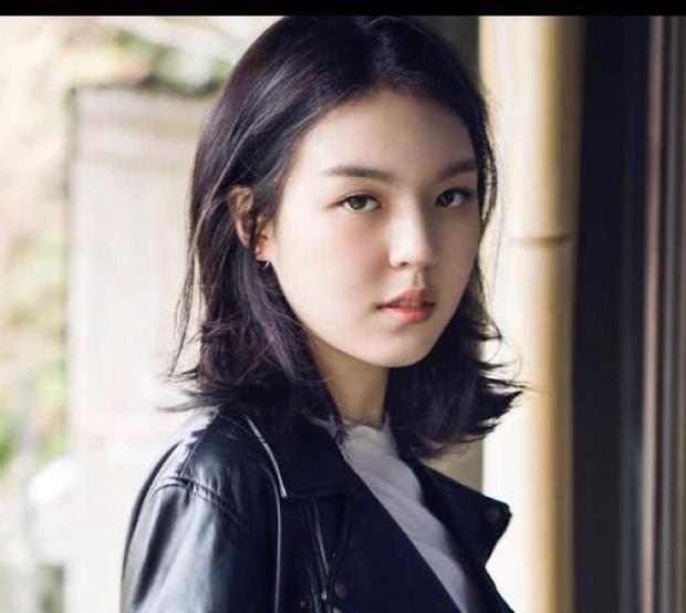 李咏的女儿照片曝光，谁说老爸长得丑，女儿就不好看？