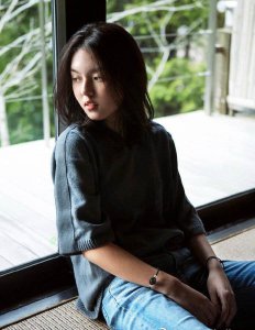 ​李咏16岁女儿出新书称已无遗憾, 妻子哈文发声支持