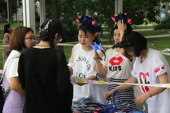 张杰北京鸟巢开演唱会，到场8万人九成都是女粉丝