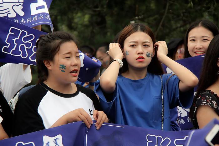 张杰北京鸟巢开演唱会，到场8万人九成都是女粉丝