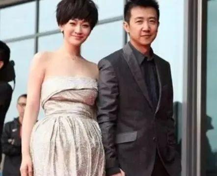 梅婷曾是他的前妻，李小冉曾为他堕胎，如今49岁的他低调结婚