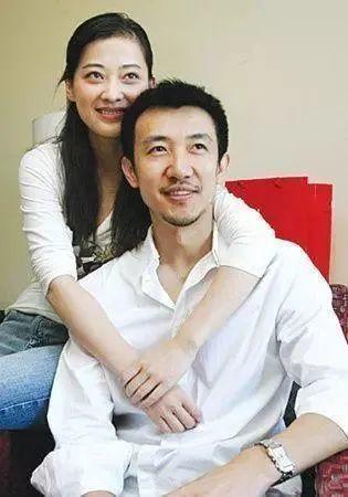 梅婷曾是他的前妻，李小冉曾为他堕胎，如今49岁的他低调结婚