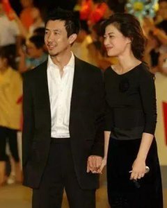 ​梅婷曾是他的前妻，李小冉曾为他堕胎，如今49岁的他低调结婚