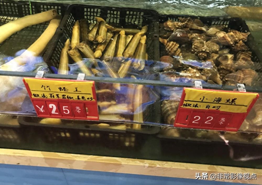 小城品尝海鲜大餐，象拔蚌488元一只，感觉还是原汁原味土菜好吃