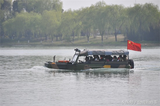 水陆两用车长得啥样？你有没有体验过？盐城就有一辆哦！